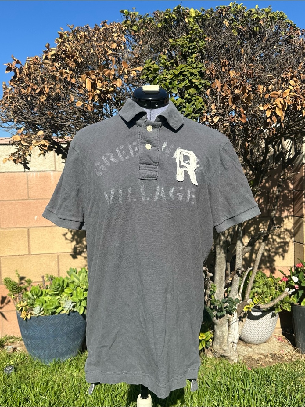 Ruehl No.925 Men's Grey Polo with Embroidered 'R' Patch Size XL Vintage